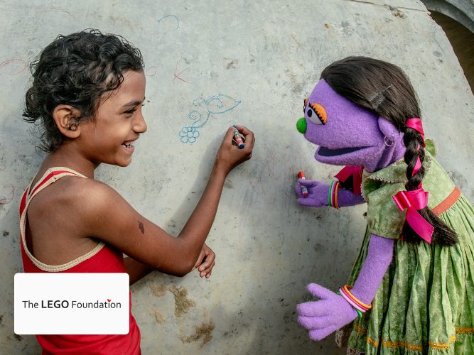 Tuktuki and a child coloring.