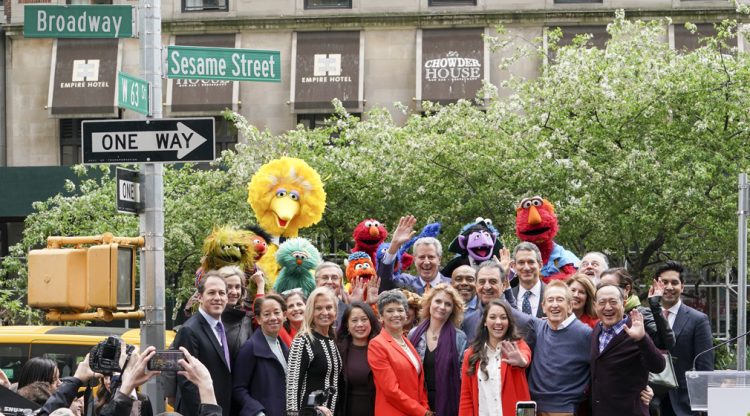 Big Bird and NYC Mayor Bill deBlasio