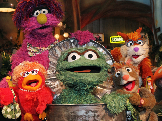 Oscar poses with a group of Muppets
